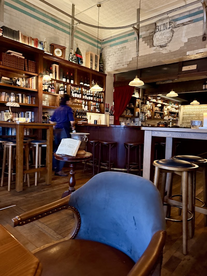 Henry G's Wine Parlour 4