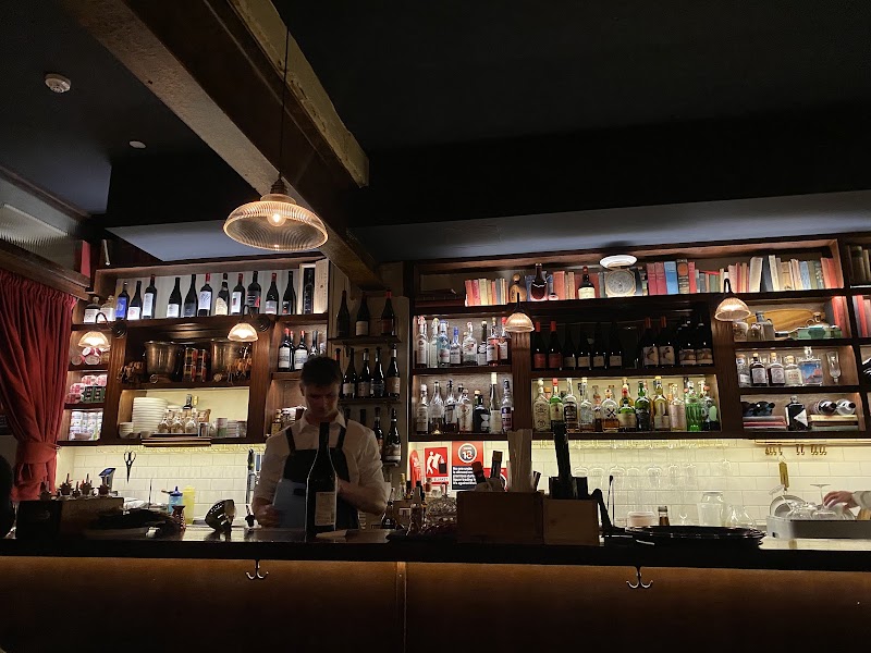 Henry G's Wine Parlour 5